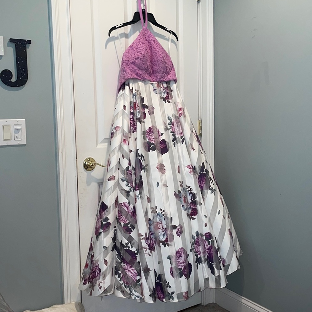 Beautiful worn one prom dress!!